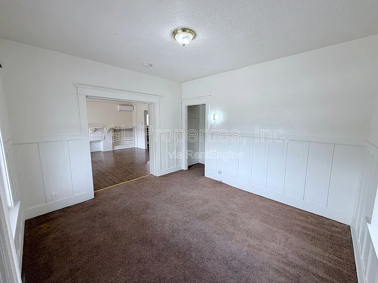860 W 56th St — Photo 16