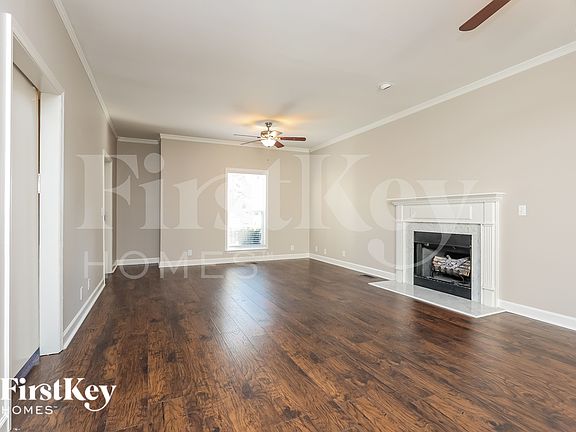 3rd image of 221 Shoemaker Ct