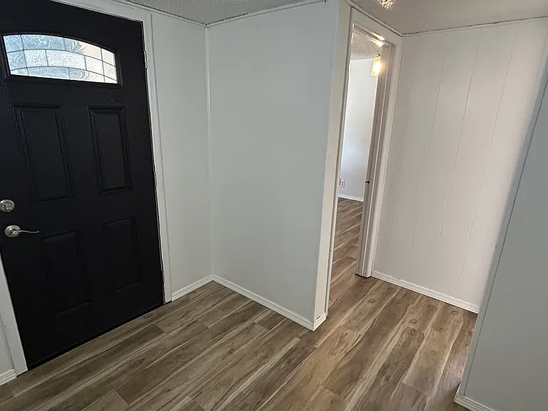 604 Mountain View Ave NE — Photo 3