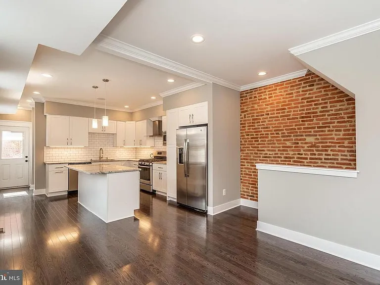 3729 Foster Ave — Photo 6