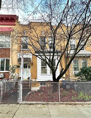 Sold by Remax Real Estate Professionals | media 21