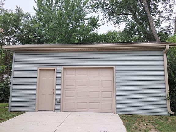 4th image of 632 Wood Ave