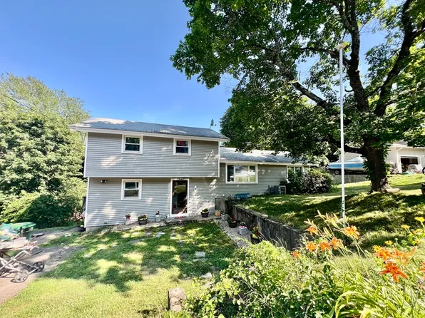 9 Champlain Dr, Hudson, MA 01749