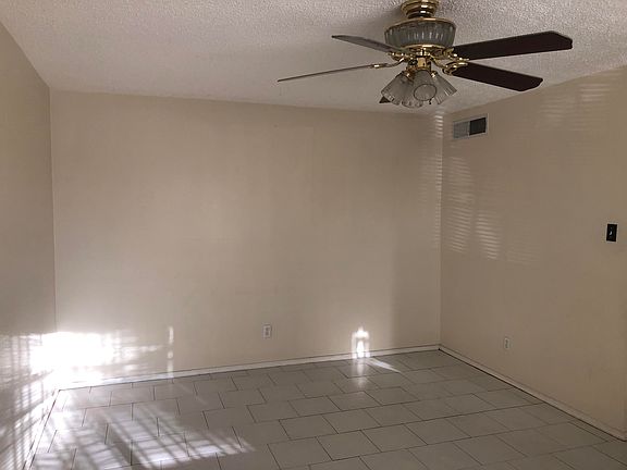 3rd image of 9045 Coventry Cir