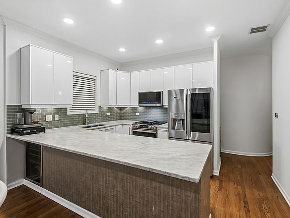 5th image of 2629 N Dayton St #1N