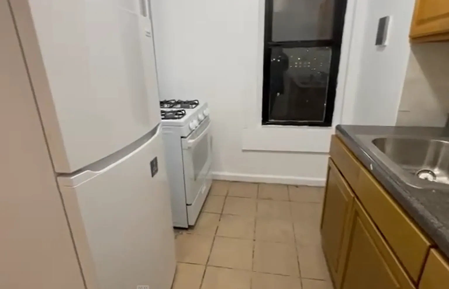 2 bed, 700 sqft, $2,816 — Photo 2