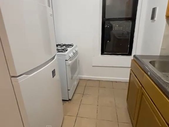 2nd image of 79 Pelton Ave #2