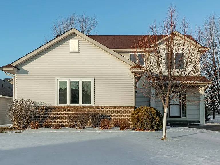 1760 Wyndam Dr — Photo 12