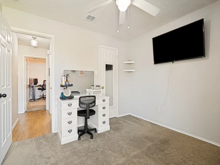 1109 Alexandria Dr — Photo 21