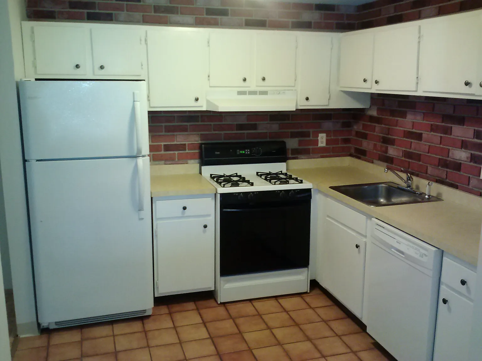 2 bed, 946 sqft, $2,100 — Photo 3