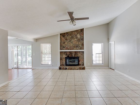 4th image of 900 Pawnee Pl
