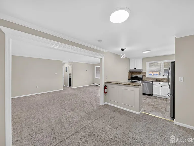 42A Woodedge Ave #8 — Photo 3