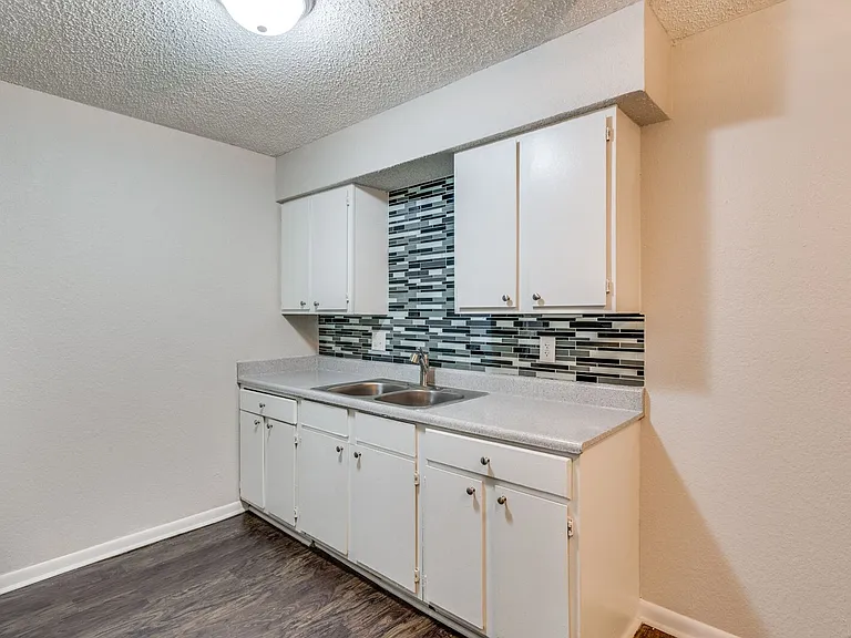 2400 Nottingham Way — Photo 1