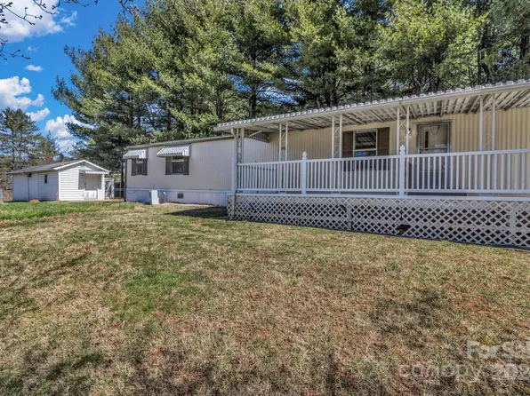 12 Westview Dr, Leicester, NC 28748
