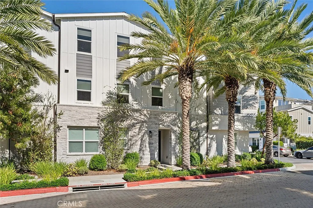 3 bed, 3.5 bath, 1773 sqft, $8,500 — Photo 1