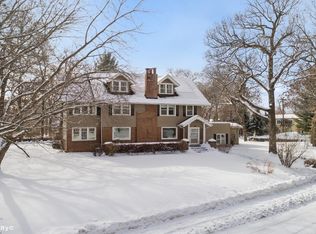 4242 Woodlawn Dr, Des Moines, IA 50312