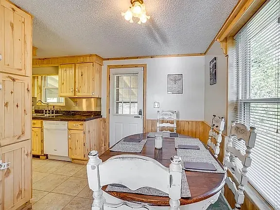 3 bed, 1728 sqft, $2,800 — Photo 3