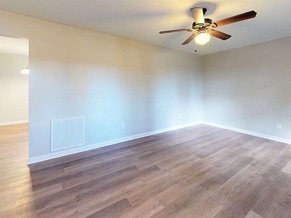 3rd image of 133 Oakridge Dr