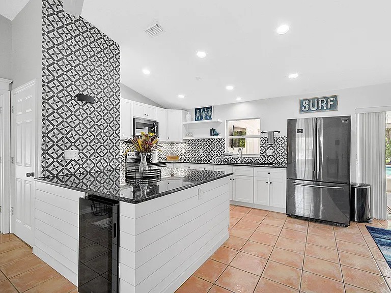 2828 Hope St — Photo 15