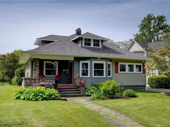107 Myrtle St, Le Roy, NY 14482