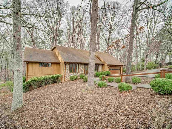 3rd image of 1442 Lakeshore Cir