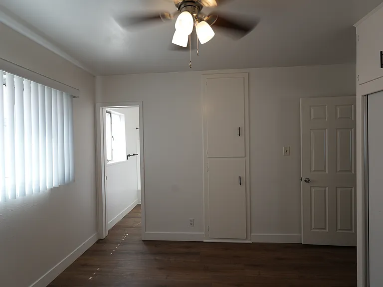 10304 La Reina Ave #C — Photo 16