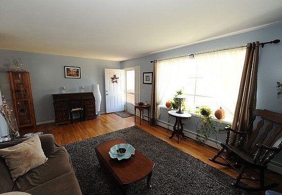 2nd image of 202 Green St