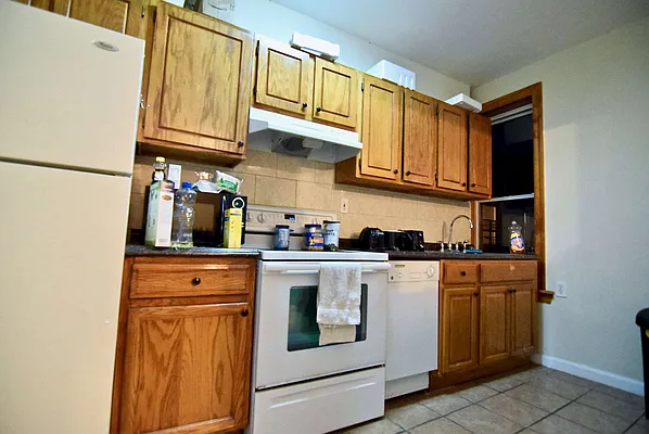 Rented by Safdie Realty Group | media 2