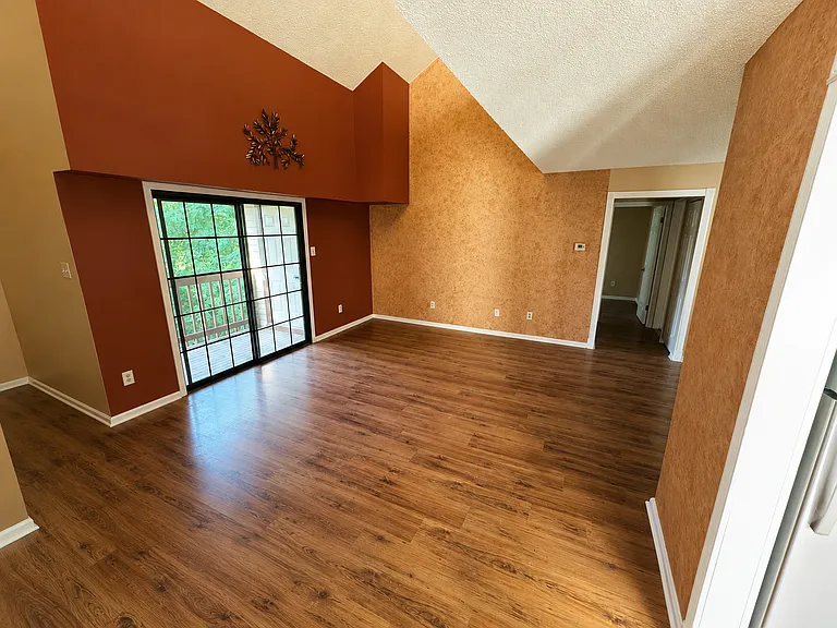 18016 Clark Ct — Photo 2