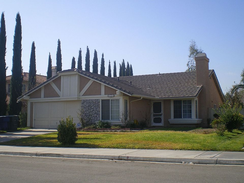 4 brdrms 2 baths