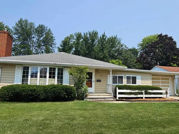 1232 Bond St, Green Bay, WI 54303