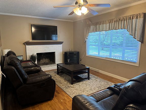 3rd image of 3874 Oakwood Cir