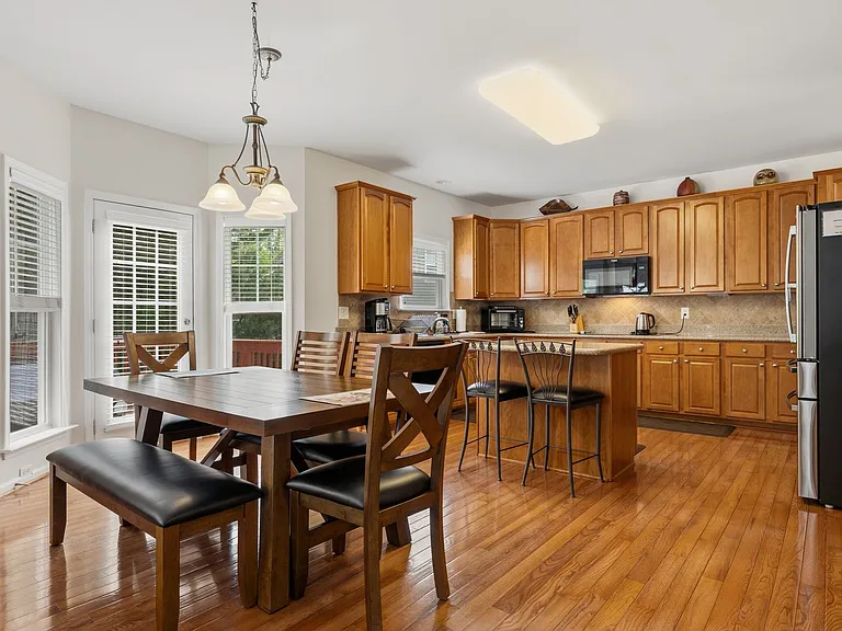 3809 Stoneybrook Dr — Photo 5