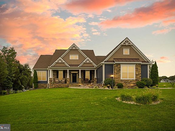 2nd image of 201 Saratoga Woods Ln