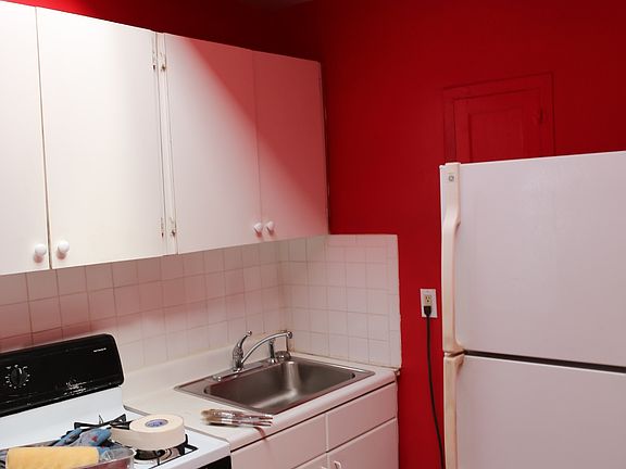 5th image of 217 Cumberland St APT 4