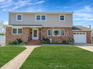 14 Pine Acres Blvd, Deer Park, NY 11729