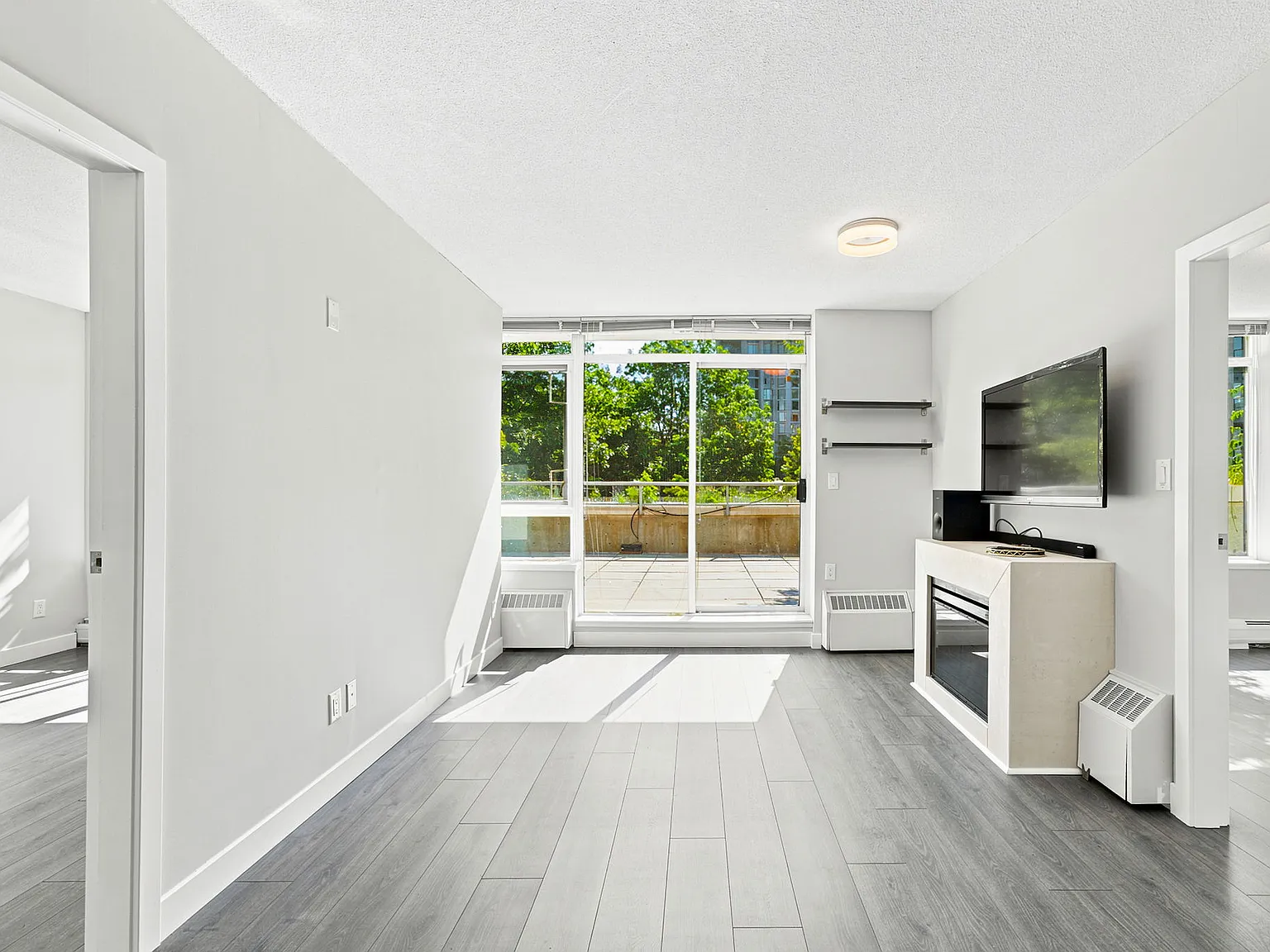 2 bed, 827 sqft, $3,400 — Photo 4