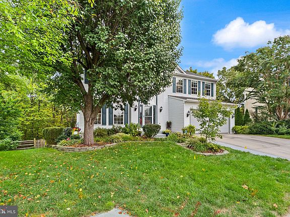 3rd image of 20900 Hollyberry Ct