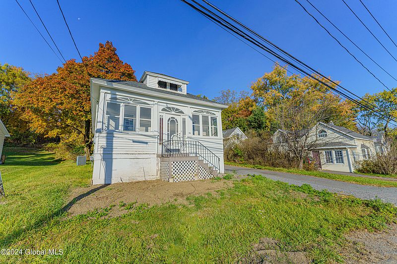 2nd image of 44 Crabapple Lane