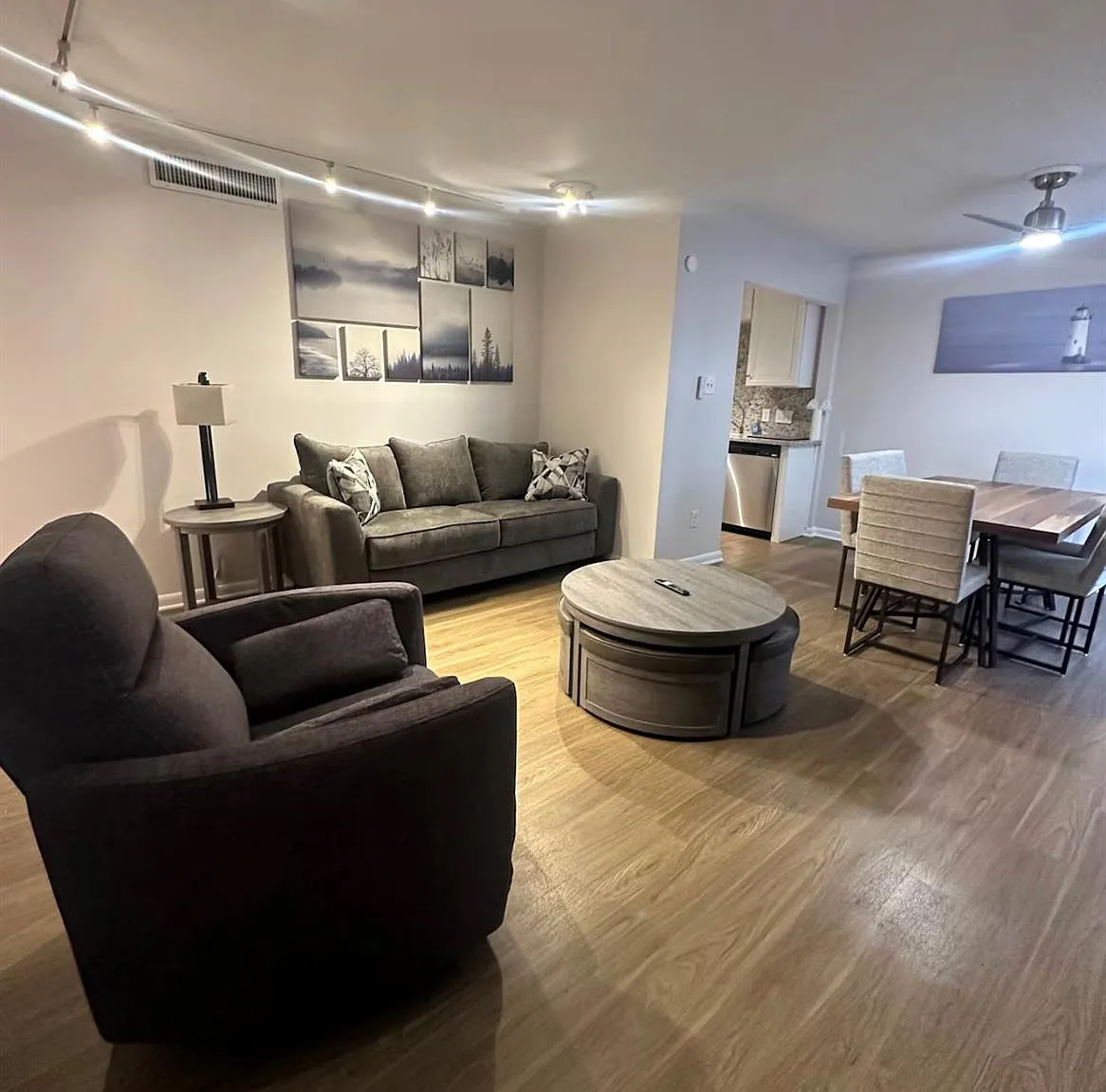 2 bed, 2.0 bath, 1023 sqft, $1,200 — Photo 1