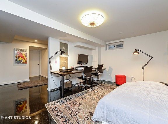 5th image of 1324 N Sandburg Ter #1324
