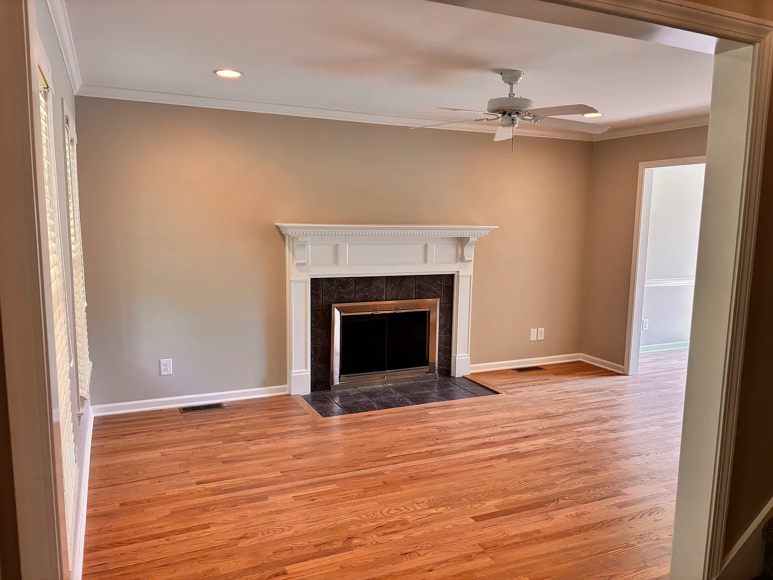 3 bed, 2.5 bath, 2130 sqft, $2,300 — Photo 3