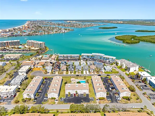 255 Capri Cir N APT 8, Treasure Island, FL 33706