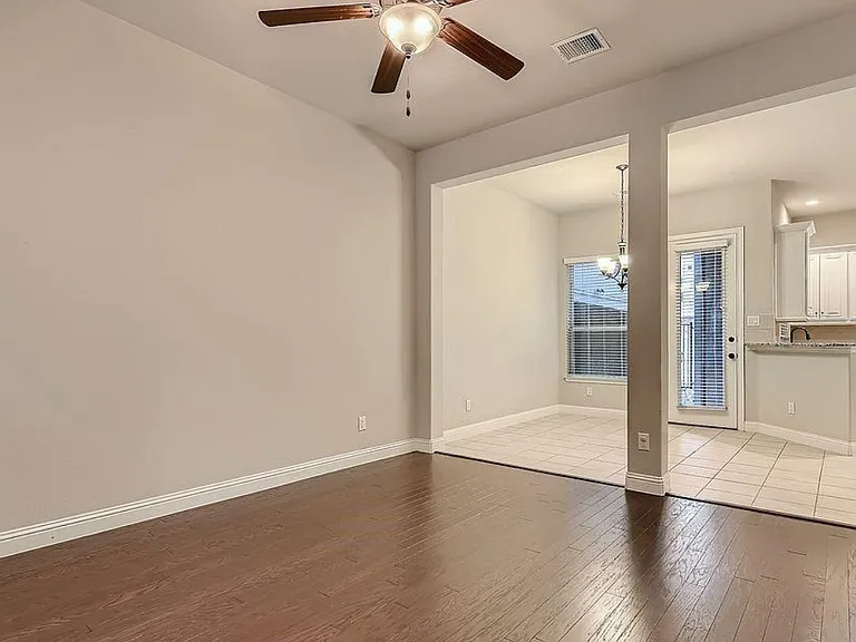 4113 Broadway Ave — Photo 4