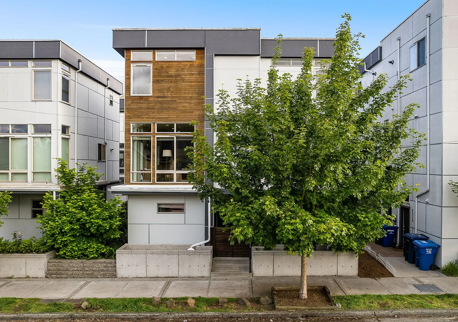 Amazingly Generous Greenwood 3 Bedroom 3.5 Bath Townhouse — Photo 3