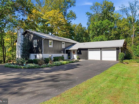 3rd image of 4822 Perkiomen Creek Rd