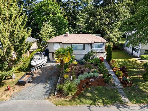 3rd image of 1232 Pearce Cres