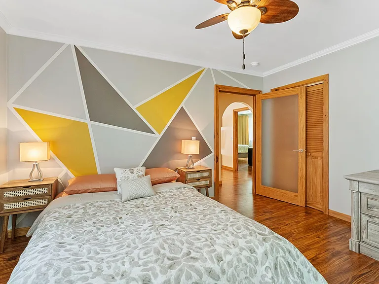 Laurene Dr — Photo 16