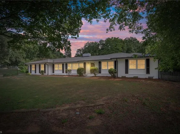 3941 Fieldview Ct, Clemmons, NC 27012