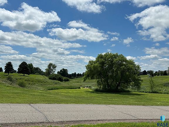 3rd image of Lake Ridge Dr